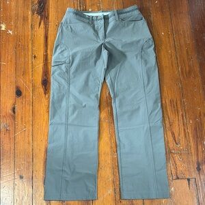 Exofficio women’s Gray Cargo Pants hiking outdoors travel size 6
